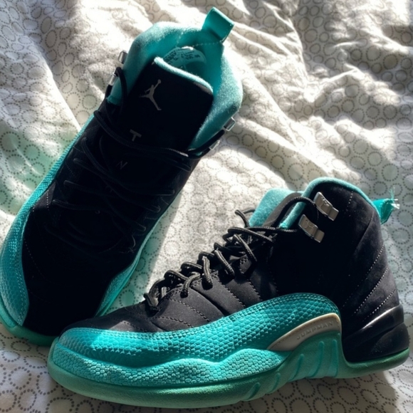Size 7Y- Women's 8.5 Hyper Jade Jordan 12s Mint & black. - Picture 6 of 7